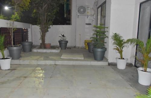 Indore Apartamento | Satyabhama Homestay - Tulip - Two BHK luxury apartment
