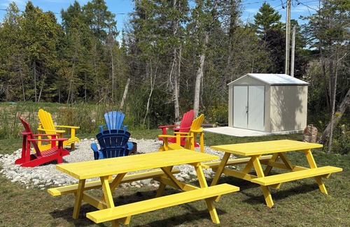 Sauble Beach Cabaña | Sauble Beach Cottage – Perfect Thanksgiving Getaway, Steps to Beach & Shops