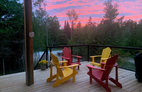 Sauble Beach Cabaña | Sauble Beach Cottage – Perfect Thanksgiving Getaway, Steps to Beach & Shops