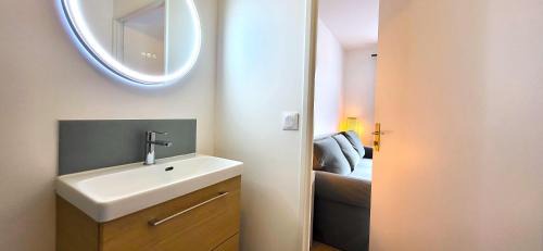 Bourg-la-Reine Apartamento | Sauge Magnifique studio, RER B à 850m, Parking