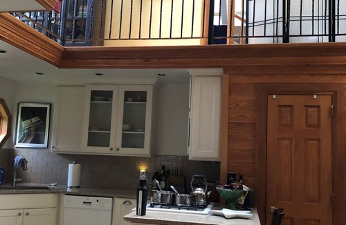 Woodstock Casa | Saugerties-Woodstock retreat, hot tub, 5 min from Woodstock