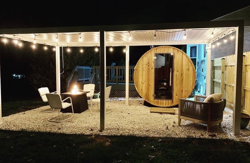 Colesville Casa | Sauna, hot tub, gym, great outdoor space!