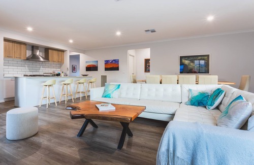 St Leonards Casa | Sauna + King Beds Tranquillity Base Fun Family Home