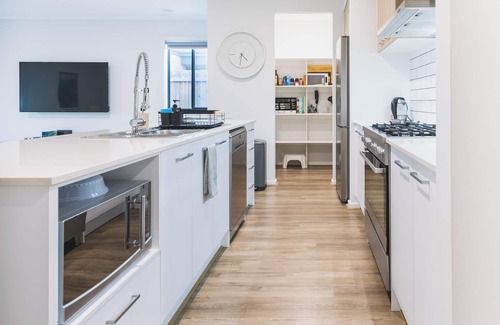 St Leonards Casa | Sauna + King Beds Tranquillity Base Fun Family Home