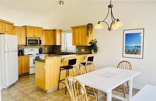 Sylvan Lake Casa | Sauna/Plunge @ Days @ the Lake - Lake town getaway in a quiet neighbourhood