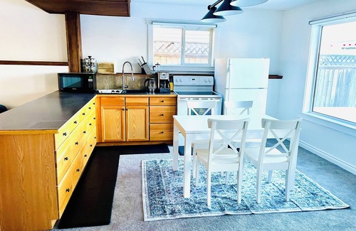 Sylvan Lake Casa | Sauna/Plunge @ Days @ the Lake - Lake town getaway in a quiet neighbourhood