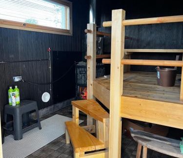 Pori Chalet De Esquí | Sauna, tupa ja poreallas joen varrella