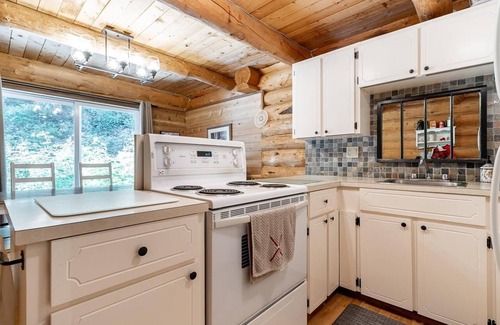 Hemlock Valley Cabina | Sauna | Yoga/Work-Out Space |Pet Friendly | Wi-fi