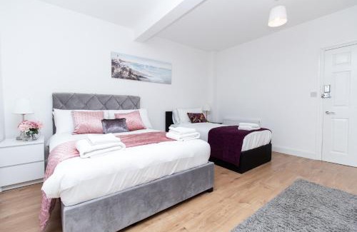 Marlborough Casa | SAV Stays-4 Bed Town House, Harrow