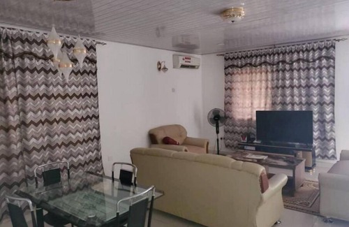 Freetown Apartamento | Savagem Furnished Apartment