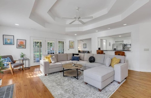 Savannah Casa | Savannah 5BR Pool, Jacuzzi, Firepit, Sports, Games