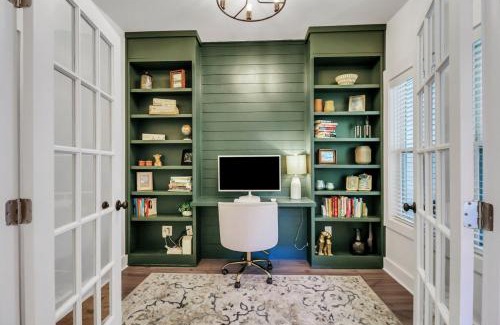 Whitemarsh Island Casa | Savannah Comfort Sanctuary by Oatland Island Wildlife Center