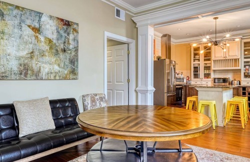 Old West Broad Neighborhood Casa | Savannah Frederick - Entire Home