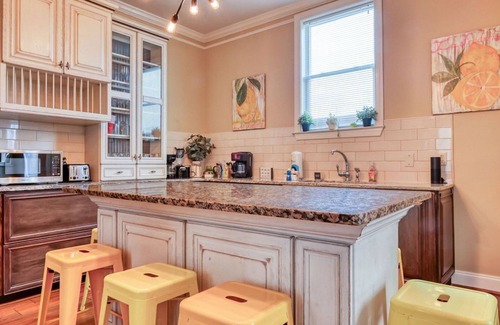Old West Broad Neighborhood Casa | Savannah Frederick - Entire Home