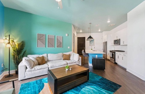 Yamacraw Village Apartamento | Savannah Gem | 2BR Apt Stay w/Pool & River Views