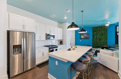 Yamacraw Village Apartamento | Savannah Gem | 2BR Apt Stay w/Pool & River Views