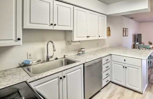 Thunderbolt Casa | Savannah Townhome w/ Deck - 15 Mi to Beach!