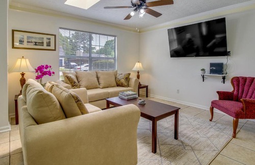 Whitemarsh Island Casa | Savannah Vacation Rental about 8 Mi to River Street!