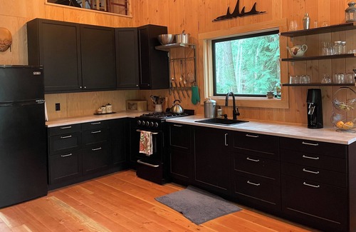 Savary Island Cabina | Savary Mid Island Modern