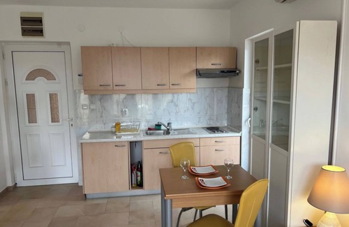 Topla Apartamento | SAVINA Apartan 20 metara od mora stan za 3 osobe