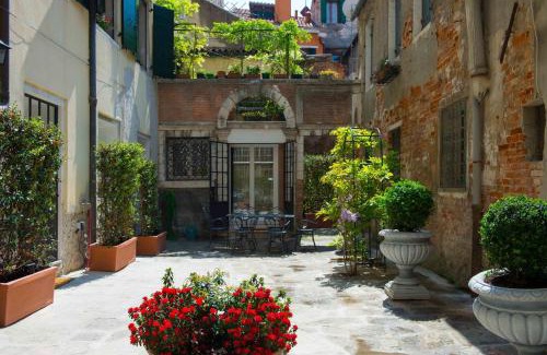 Castello Apartamento | Savoia e jolanda Apartments