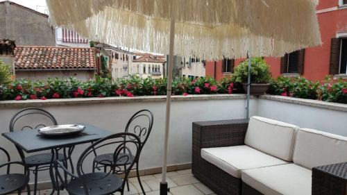 Castello Apartamento | Savoia e jolanda Apartments