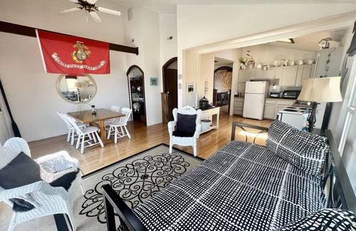 Townsend's Inlet Casa | Savor an unobstructed view of the bay from the deck