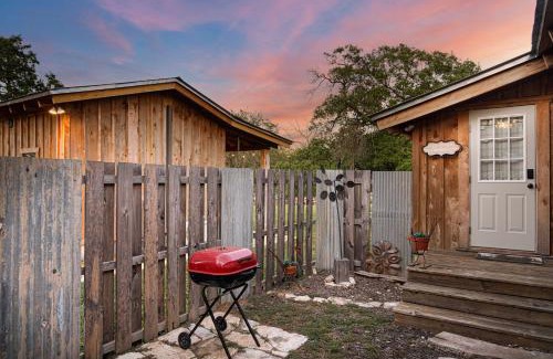Fredericksburg Casa | Saw Mill Cabin - Hot Tub & 10 Mins to Main St