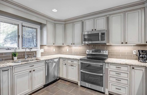 Palm Valley Condominio | Sawgrass Serenity - Luxury retreat w pool & patio