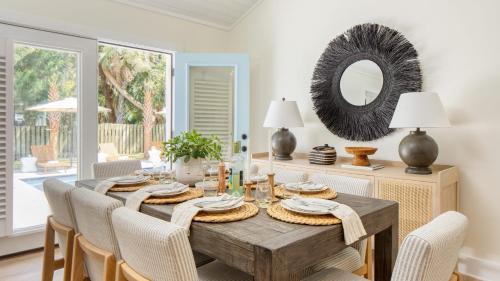 Isle of Palms Casa | Sawyer by AvantStay Stunning Isle Of Palms Home w Pool