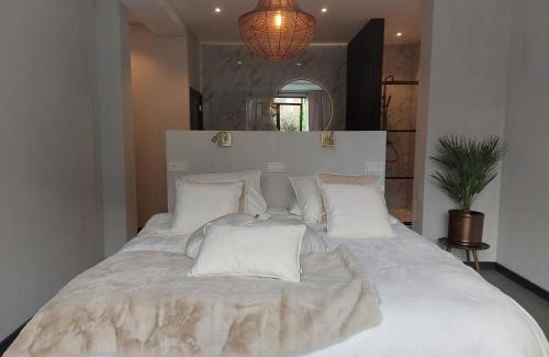 Stadskern Cama Y Desayuno | Saya Boutique Hotel