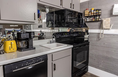 Snowshoe Condominio | SC 2209: Your cozy summer oasis with bunk beds and pool!
