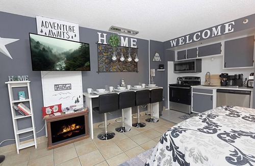 Snowshoe Condominio | SC 2211: Contemporary Cozy Studio | Perfect Basecamp for Ski Days & Nights