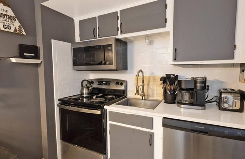 Snowshoe Condominio | SC 2211: Contemporary Cozy Studio | Perfect Basecamp for Ski Days & Nights
