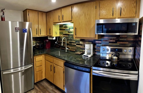 Snowshoe Condominio | SC 5410: Powder Peak Escape | Ski-In Access & Cozy Fireplace