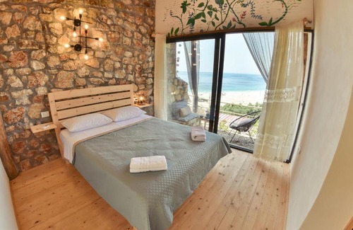 Jala Otro | Scala Bungalows