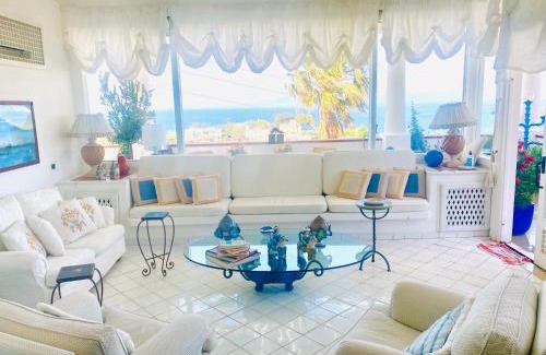 Marina Grande Cama Y Desayuno | Scala Fenicia 14 by CapriRooms