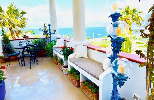 Marina Grande Cama Y Desayuno | Scala Fenicia 14 by CapriRooms