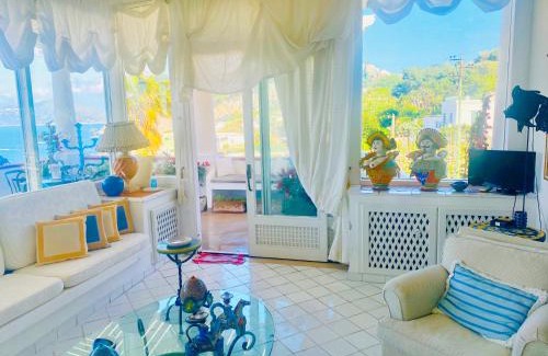 Marina Grande Cama Y Desayuno | Scala Fenicia 14 by CapriRooms