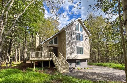 Gouldsboro Casa | Scandi Bliss Fall Colors, Lake & Game Room