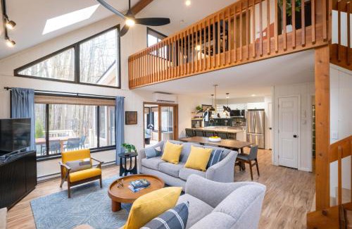 Gouldsboro Casa | Scandi Bliss Fall Colors, Lake & Game Room
