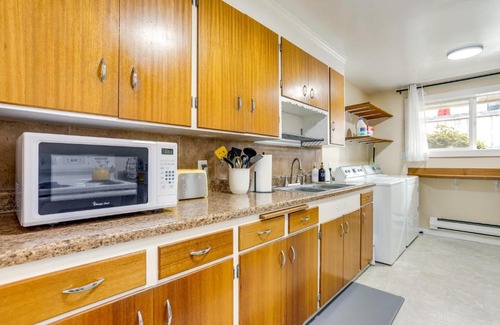 Old Ballard Apartamento | Scandi Boho Seattle Apartment, Walk to Waterfront!