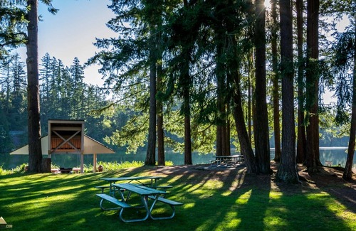 Covington Casa | Scandi Inspired House, great walkability, homebase to city and mountains