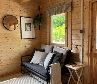 Westleigh Casa | Scandi-Style Cabin in Bideford, Private Parking