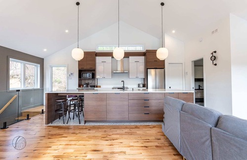 Saint Zenon Casa | Scandinave sur le Lac | hot tub | waterfront
