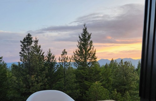 Okanagan-Similkameen Cabina | Scandinavian Escape - in the lush forest with stunning mountain views!
