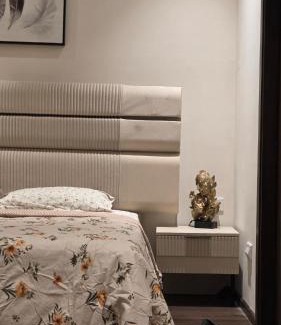 Gurugram Apartamento | Scandinavian Haven 11 - Sunset Balcony & Kitchen