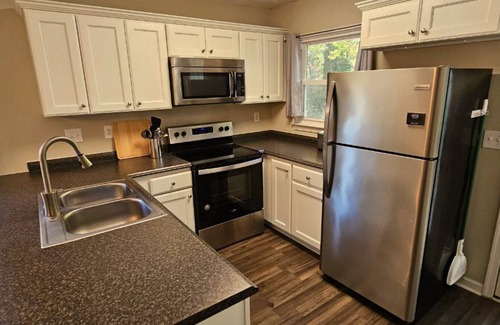 Greensboro Casa | Scandinavian Lake House 3-bedroom / 2-bath