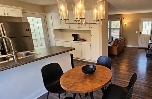 Greensboro Casa | Scandinavian Lake House 3-bedroom / 2-bath