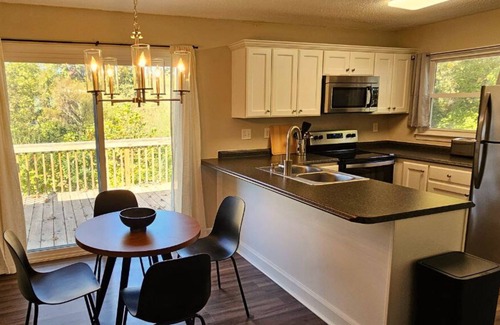 Greensboro Casa | Scandinavian Lake House 3-bedroom / 2-bath